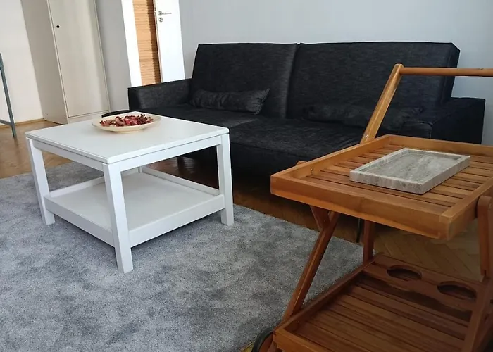 Riviera Park Retreat Apartment *